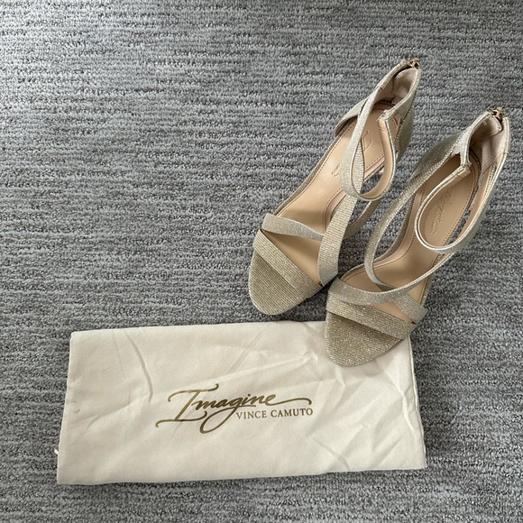 Imagine Vince Camuto Devin Sandal, Size 8M/38.5, Soft Gold Fabric - Picture 3 of 9